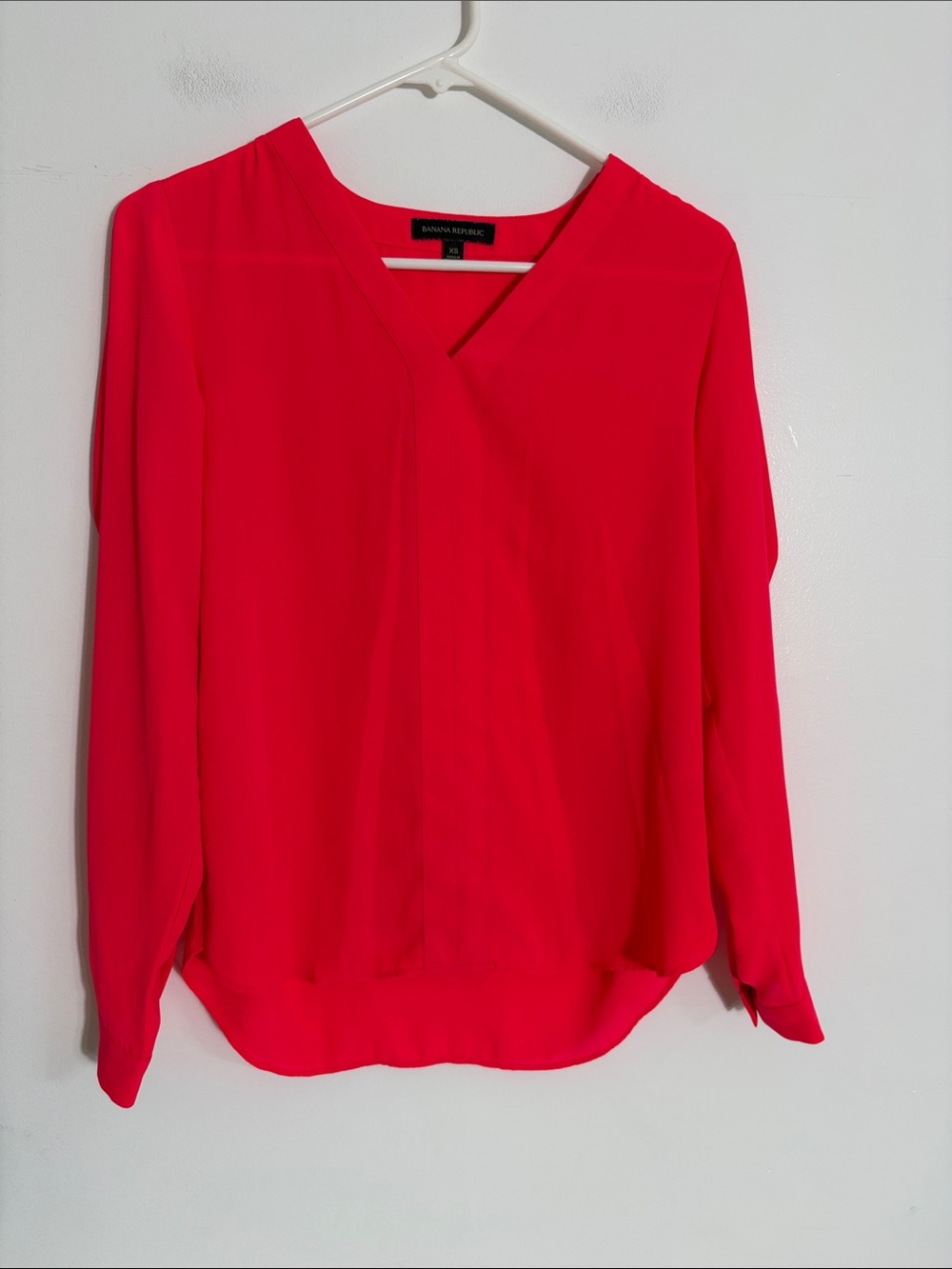 Banana Republic Bright Pink V-Neck Long Sleeve Blouse XS